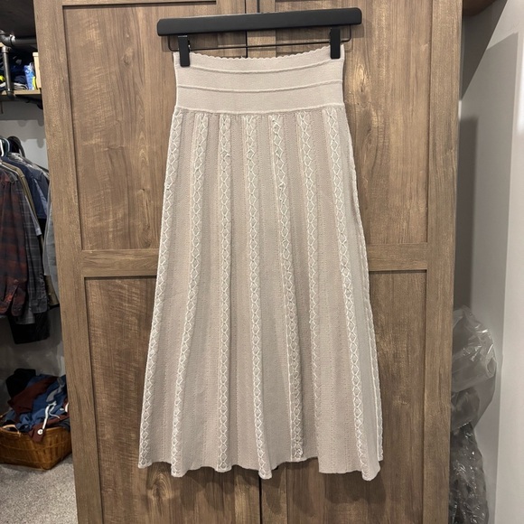 NWT Milano XS Elegant Sweater Knit Skirt A-Line Midi embroidered - Picture 1 of 11